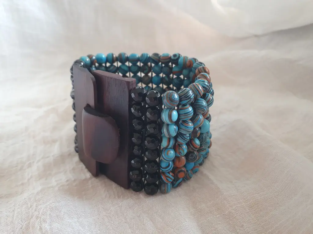 Pulsera 8 filas azul con cierre de madera