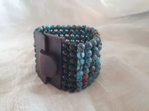 Pulsera 8 filas azul con cierre de madera